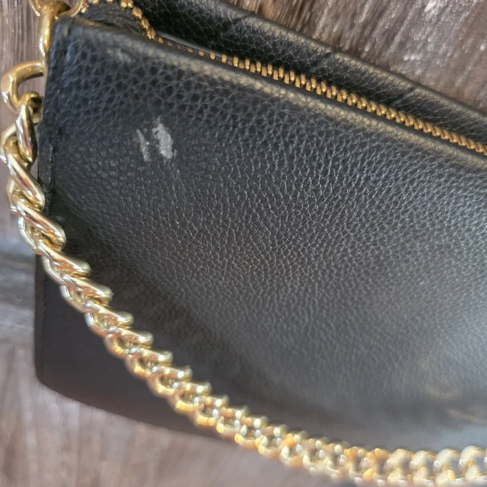 Victoria's Secret Purse Black V-Quilted Top Zip Cross Body Camera‎ Shoulder Bag